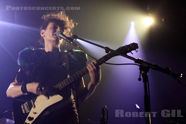 ALICE LEWIS - 2010-11-02 - PARIS - Le Bataclan - 